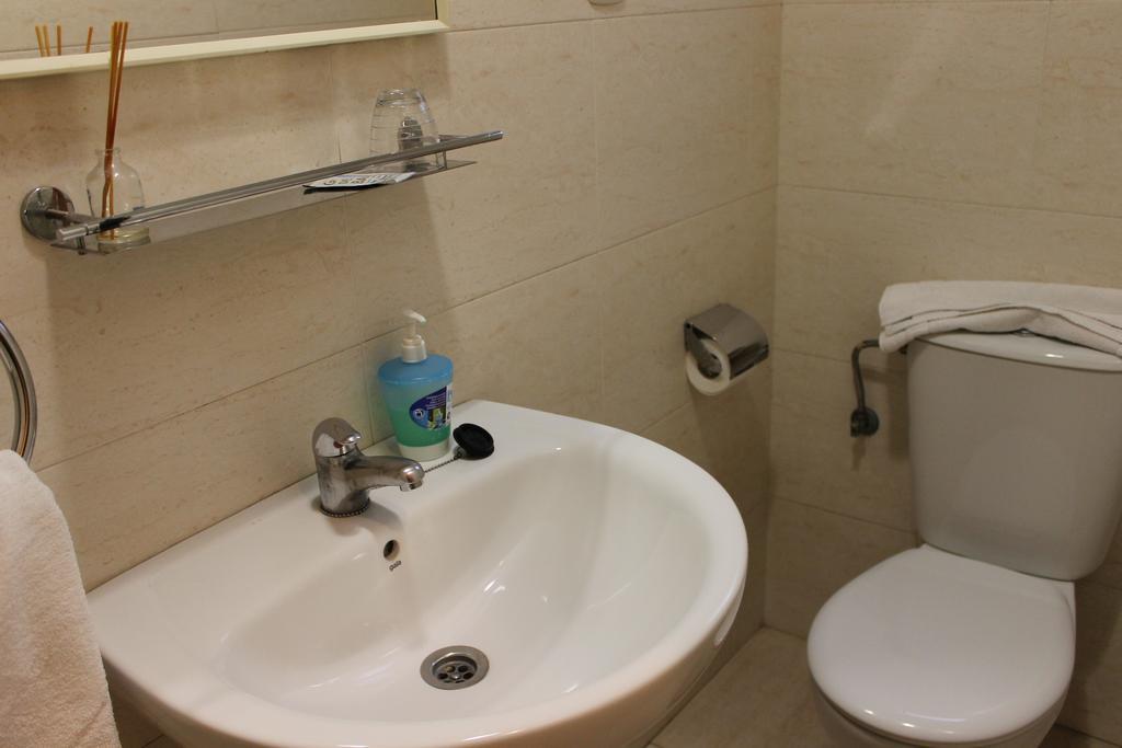 Hostal Cal Siles El Prat de Llobregat Eksteriør billede